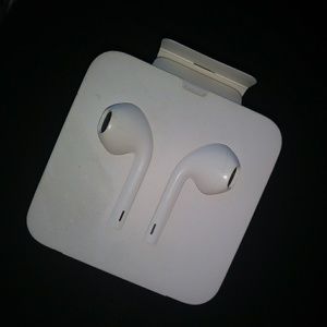 ** SOLD ** Apple Iphone Earpods